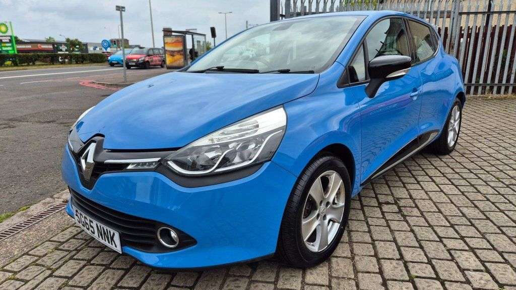 A 2015 RENAULT CLIO 1.2 16V Dynamique Nav Hatchback 5dr Petrol Manual Euro 6 (75 ps) A 2015 RENAULT CLIO 1.2 16V Dynamique Nav Hatchback 5dr Petrol Manual Euro 6 (75 ps)