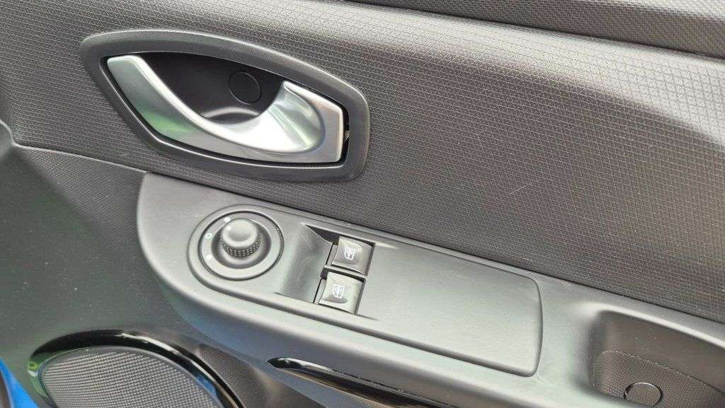 2015 RENAULT CLIO 2015 RENAULT CLIO