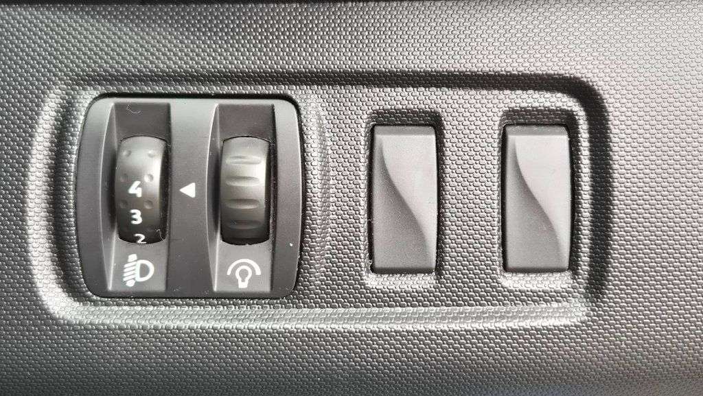2015 RENAULT CLIO 2015 RENAULT CLIO