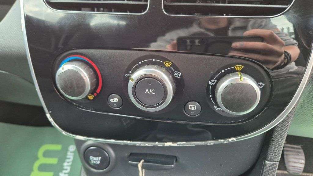2015 RENAULT CLIO 2015 RENAULT CLIO