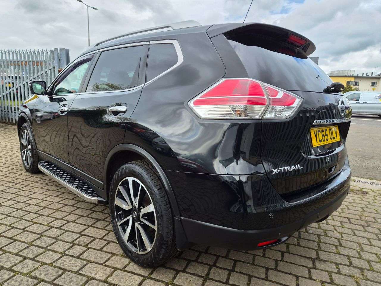 A 2015 NISSAN X-TRAIL 1.6 dCi n-tec SUV 5dr Diesel Manual 4WD Euro 6 (s/s) (130 ps) A 2015 NISSAN X-TRAIL 1.6 dCi n-tec SUV 5dr Diesel Manual 4WD Euro 6 (s/s) (130 ps)