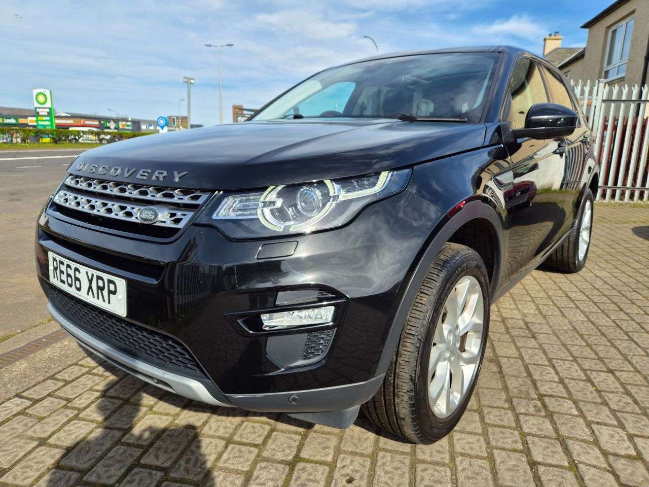 A 2016 LAND ROVER DISCOVERY SPORT 2.0 TD4 HSE SUV 5dr Diesel Auto 4WD Euro 6 (s/s) (180 ps) A 2016 LAND ROVER DISCOVERY SPORT 2.0 TD4 HSE SUV 5dr Diesel Auto 4WD Euro 6 (s/s) (180 ps)