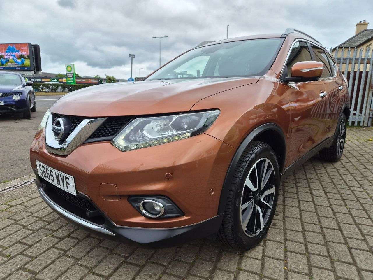 A 2015 NISSAN X-TRAIL 1.6 dCi Tekna SUV 5dr Diesel Manual 4WD Euro 6 (s/s) (130 ps) A 2015 NISSAN X-TRAIL 1.6 dCi Tekna SUV 5dr Diesel Manual 4WD Euro 6 (s/s) (130 ps)