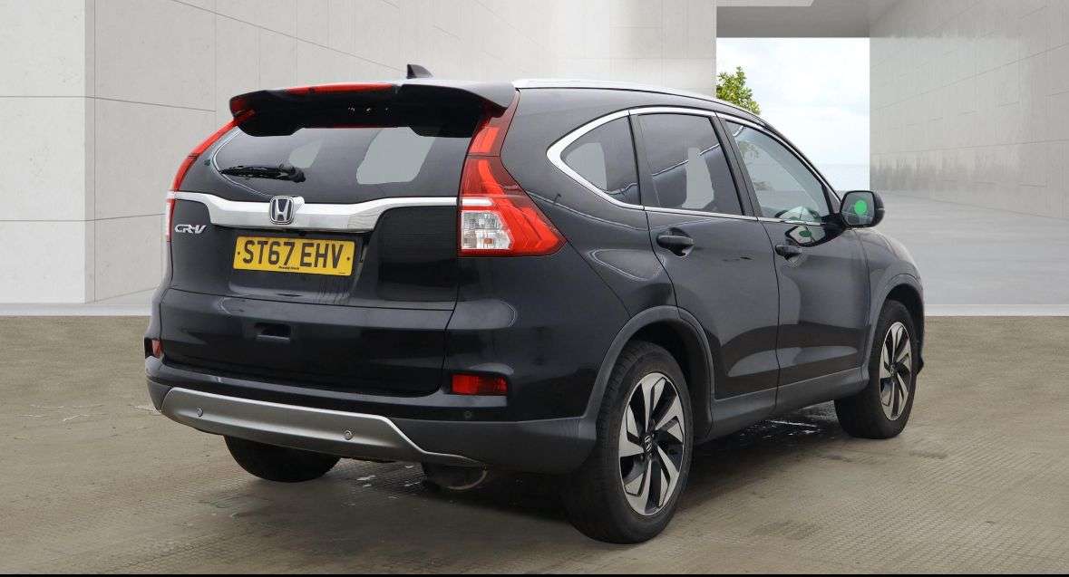A 2017 HONDA CR-V 1.6 i-DTEC EX SUV 5dr Diesel Manual 4WD Euro 6 (s/s) (160 ps) A 2017 HONDA CR-V 1.6 i-DTEC EX SUV 5dr Diesel Manual 4WD Euro 6 (s/s) (160 ps)