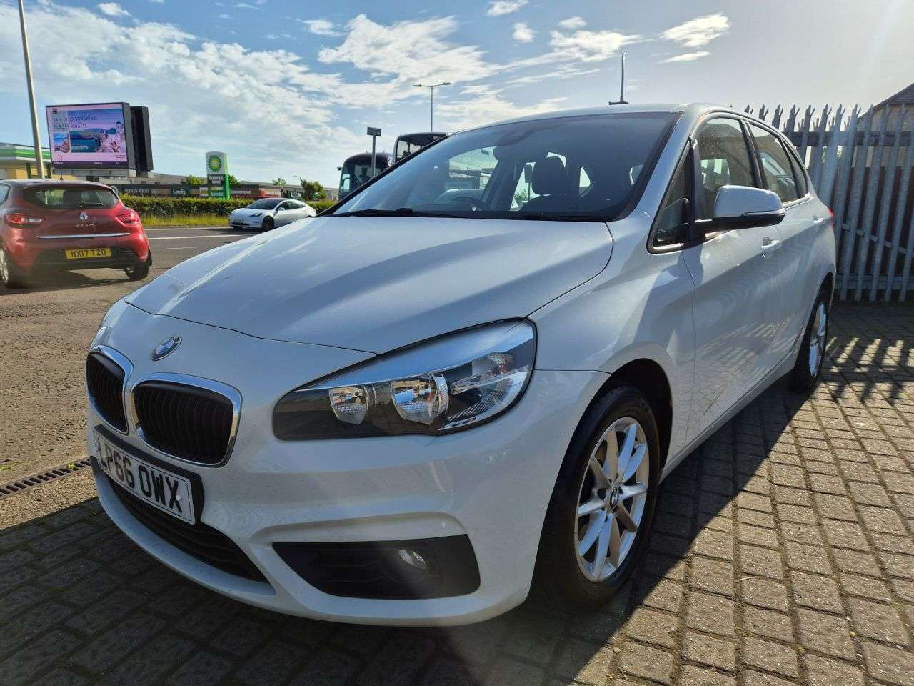 A 2017 BMW 2 SERIES ACTIVE TOURER 1.5 216d SE MPV 5dr Diesel Manual Euro 6 (s/s) (116 ps) A 2017 BMW 2 SERIES ACTIVE TOURER 1.5 216d SE MPV 5dr Diesel Manual Euro 6 (s/s) (116 ps)