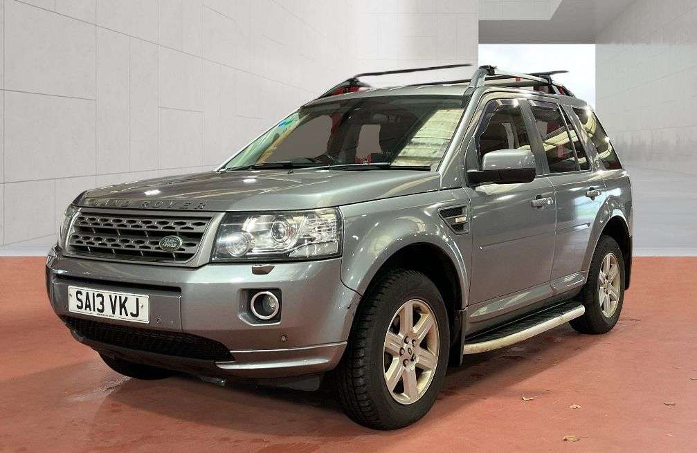 A 2013 LAND ROVER FREELANDER 2 2.2 TD4 GS SUV 5dr Diesel Manual 4WD Euro 5 (s/s) (150 ps) A 2013 LAND ROVER FREELANDER 2 2.2 TD4 GS SUV 5dr Diesel Manual 4WD Euro 5 (s/s) (150 ps)