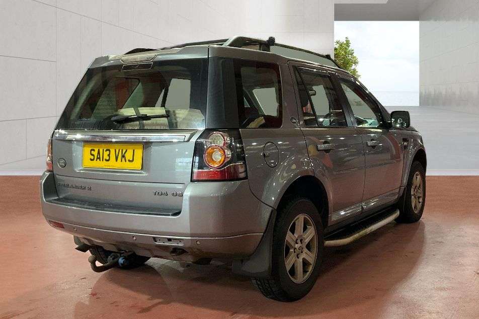 A 2013 LAND ROVER FREELANDER 2 2.2 TD4 GS SUV 5dr Diesel Manual 4WD Euro 5 (s/s) (150 ps) A 2013 LAND ROVER FREELANDER 2 2.2 TD4 GS SUV 5dr Diesel Manual 4WD Euro 5 (s/s) (150 ps)