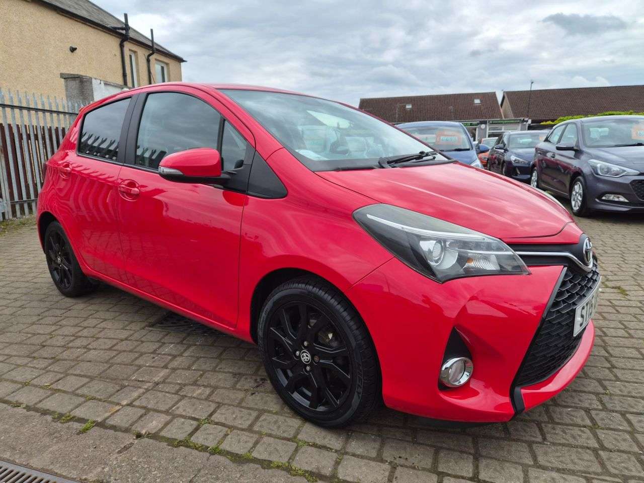 A 2015 TOYOTA YARIS 1.33 Dual VVT-i Sport Hatchback 5dr Petrol Manual Euro 5 Euro 5 (99 ps) A 2015 TOYOTA YARIS 1.33 Dual VVT-i Sport Hatchback 5dr Petrol Manual Euro 5 Euro 5 (99 ps)