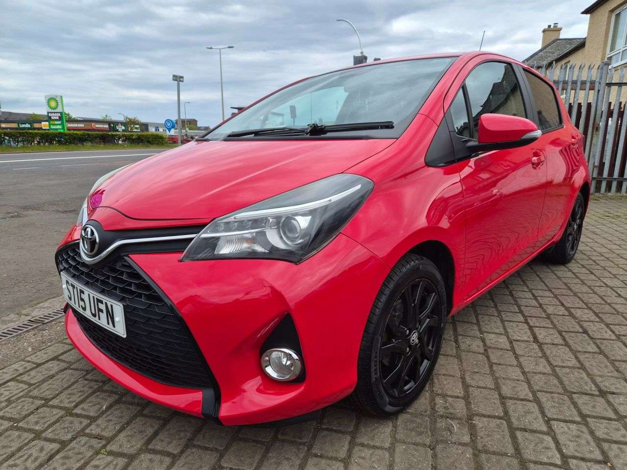 A 2015 TOYOTA YARIS 1.33 Dual VVT-i Sport Hatchback 5dr Petrol Manual Euro 5 Euro 5 (99 ps) A 2015 TOYOTA YARIS 1.33 Dual VVT-i Sport Hatchback 5dr Petrol Manual Euro 5 Euro 5 (99 ps)