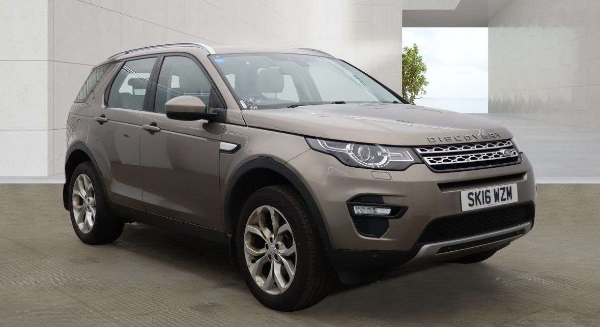 A 2016 LAND ROVER DISCOVERY SPORT 2.0 TD4 HSE SUV 5dr Diesel Auto 4WD Euro 6 (s/s) (180 ps) A 2016 LAND ROVER DISCOVERY SPORT 2.0 TD4 HSE SUV 5dr Diesel Auto 4WD Euro 6 (s/s) (180 ps)
