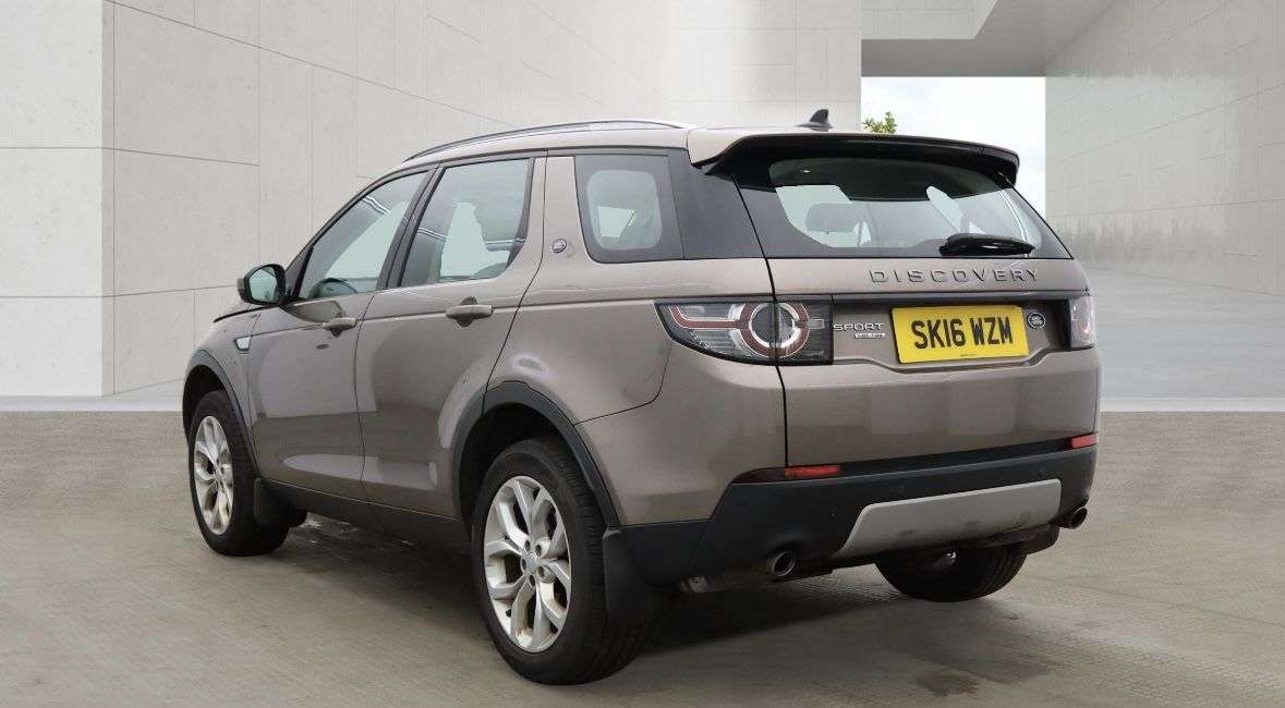 A 2016 LAND ROVER DISCOVERY SPORT 2.0 TD4 HSE SUV 5dr Diesel Auto 4WD Euro 6 (s/s) (180 ps) A 2016 LAND ROVER DISCOVERY SPORT 2.0 TD4 HSE SUV 5dr Diesel Auto 4WD Euro 6 (s/s) (180 ps)
