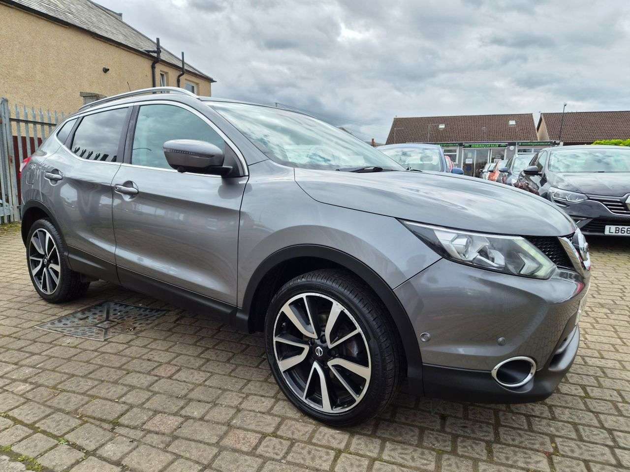 A 2016 NISSAN QASHQAI 1.6 dCi Tekna SUV 5dr Diesel Manual 2WD Euro 6 (s/s) (130 ps) A 2016 NISSAN QASHQAI 1.6 dCi Tekna SUV 5dr Diesel Manual 2WD Euro 6 (s/s) (130 ps)
