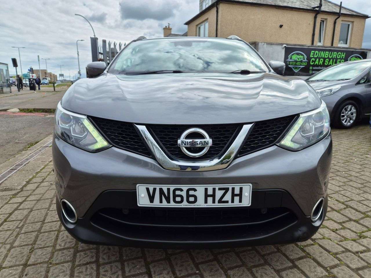 A 2016 NISSAN QASHQAI 1.6 dCi Tekna SUV 5dr Diesel Manual 2WD Euro 6 (s/s) (130 ps) A 2016 NISSAN QASHQAI 1.6 dCi Tekna SUV 5dr Diesel Manual 2WD Euro 6 (s/s) (130 ps)