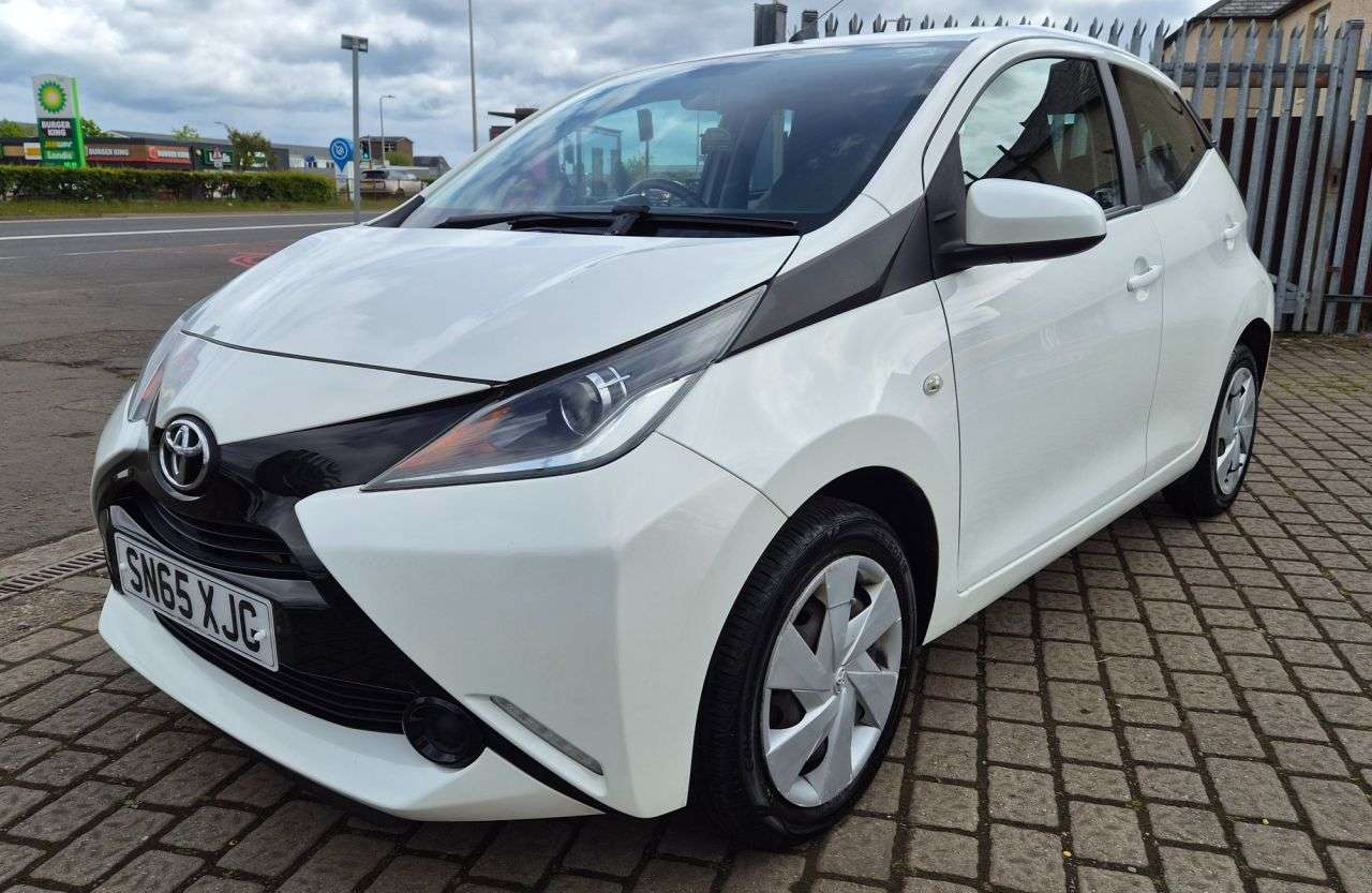 A 2015 TOYOTA AYGO 1.0 VVT-i x-play Hatchback 5dr Petrol Manual Euro 5 Euro 5 (68 ps) A 2015 TOYOTA AYGO 1.0 VVT-i x-play Hatchback 5dr Petrol Manual Euro 5 Euro 5 (68 ps)