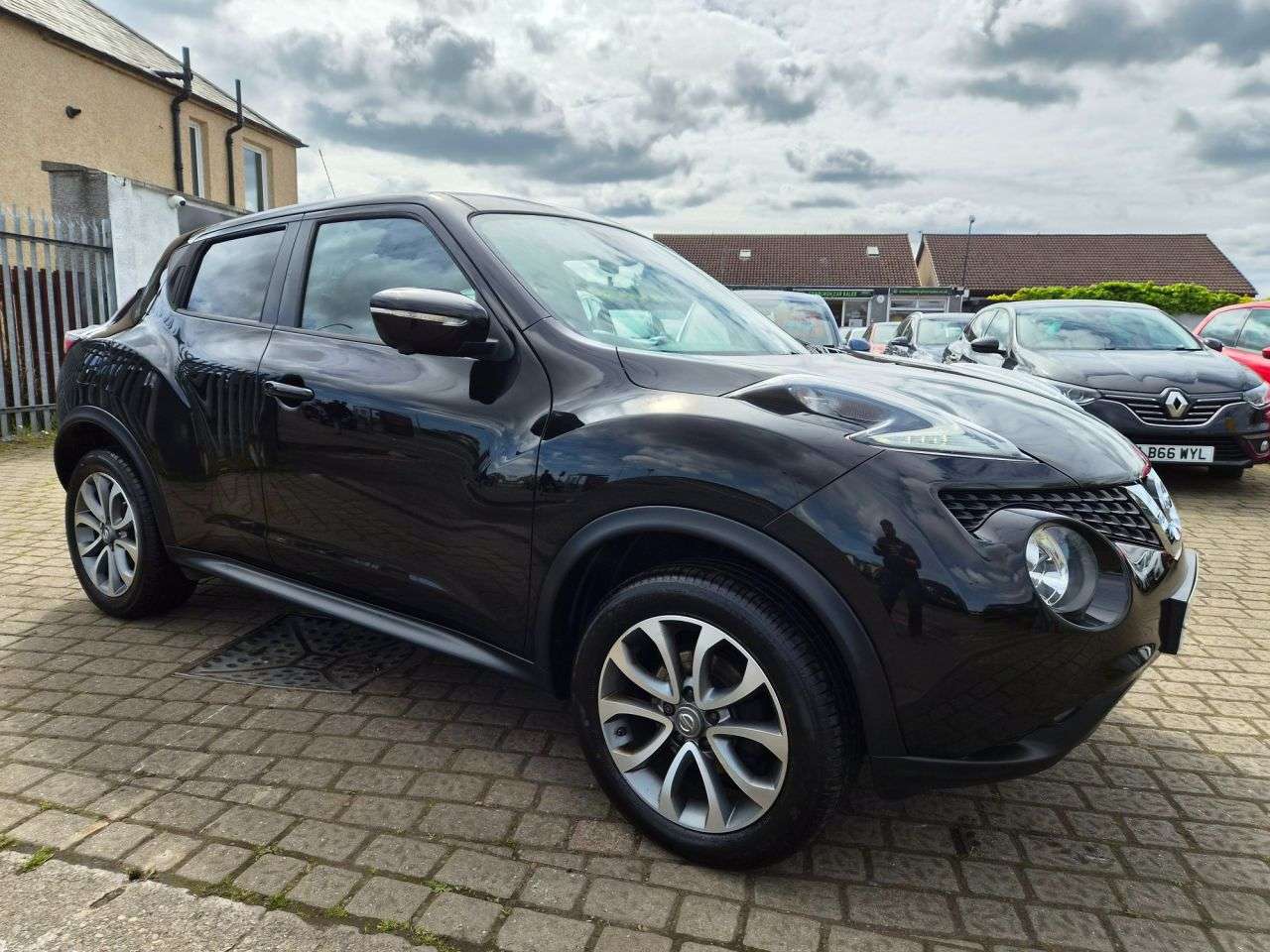 A 2016 NISSAN JUKE 1.5 dCi Tekna SUV 5dr Diesel Manual Euro 6 (s/s) (110 ps) A 2016 NISSAN JUKE 1.5 dCi Tekna SUV 5dr Diesel Manual Euro 6 (s/s) (110 ps)