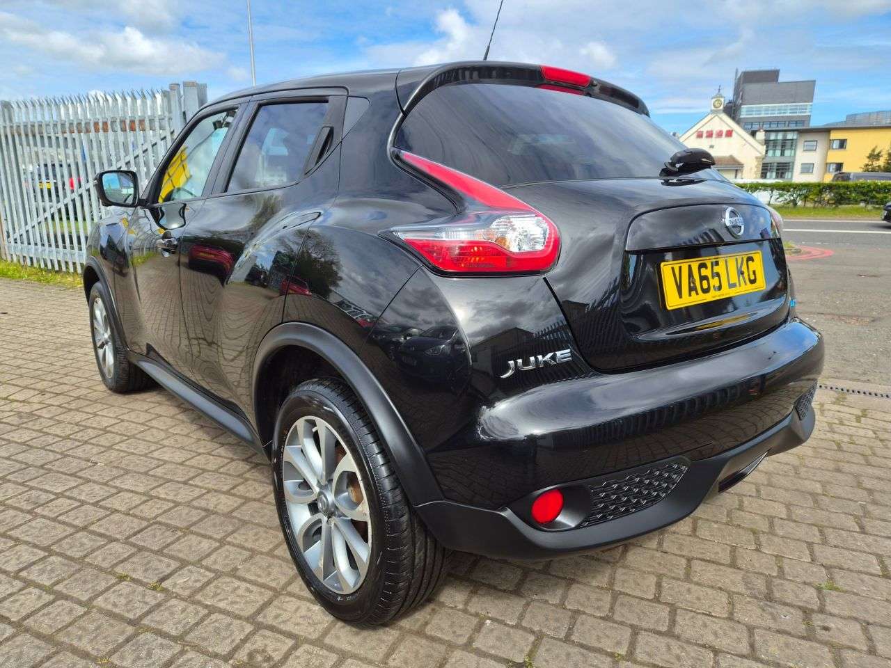 A 2016 NISSAN JUKE 1.5 dCi Tekna SUV 5dr Diesel Manual Euro 6 (s/s) (110 ps) A 2016 NISSAN JUKE 1.5 dCi Tekna SUV 5dr Diesel Manual Euro 6 (s/s) (110 ps)