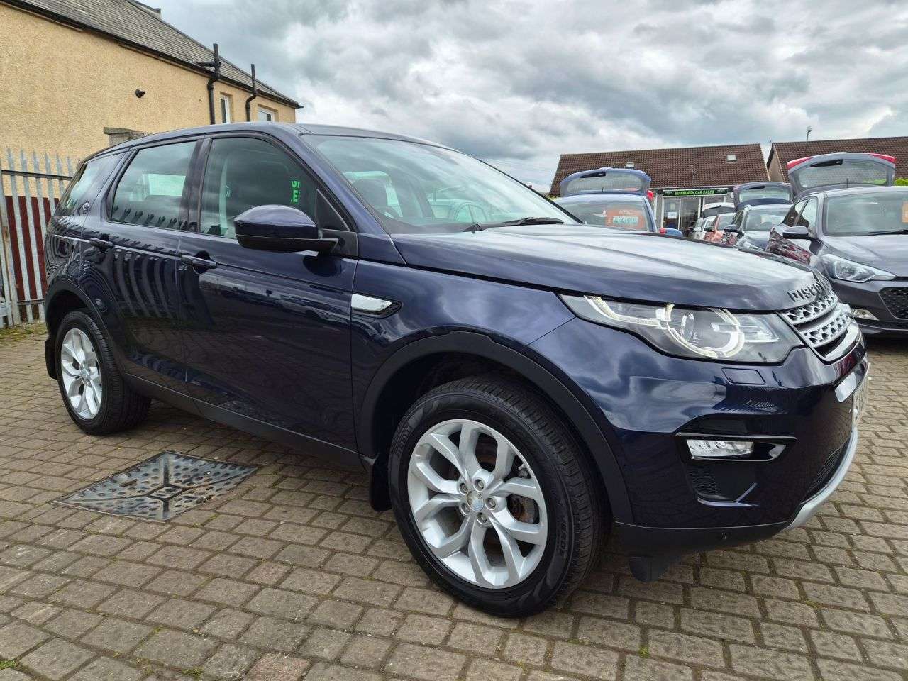 A 2015 LAND ROVER DISCOVERY SPORT 2.0 TD4 HSE SUV 5dr Diesel Manual 4WD Euro 6 (s/s) (180 ps) A 2015 LAND ROVER DISCOVERY SPORT 2.0 TD4 HSE SUV 5dr Diesel Manual 4WD Euro 6 (s/s) (180 ps)