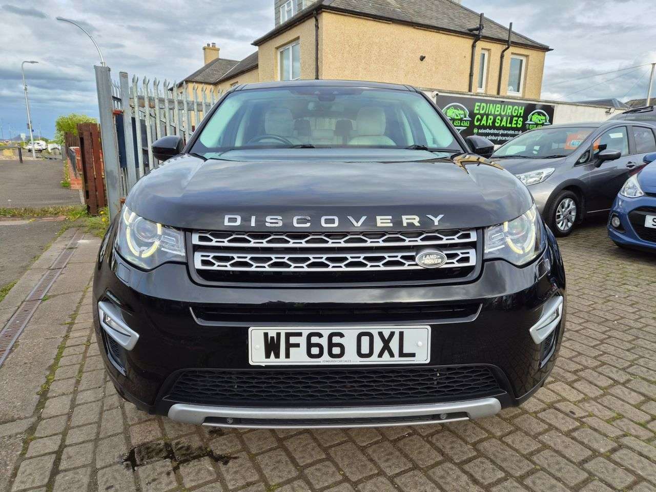 A 2016 LAND ROVER DISCOVERY SPORT 2.0 TD4 HSE Luxury SUV 5dr Diesel Auto 4WD Euro 6 (s/s) (180 ps) A 2016 LAND ROVER DISCOVERY SPORT 2.0 TD4 HSE Luxury SUV 5dr Diesel Auto 4WD Euro 6 (s/s) (180 ps)