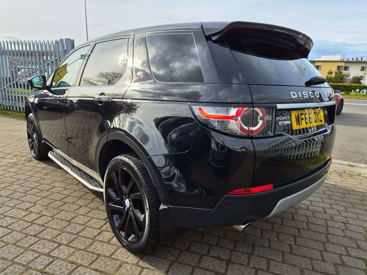 A 2016 LAND ROVER DISCOVERY SPORT 2.0 TD4 HSE Luxury SUV 5dr Diesel Auto 4WD Euro 6 (s/s) (180 ps) A 2016 LAND ROVER DISCOVERY SPORT 2.0 TD4 HSE Luxury SUV 5dr Diesel Auto 4WD Euro 6 (s/s) (180 ps)