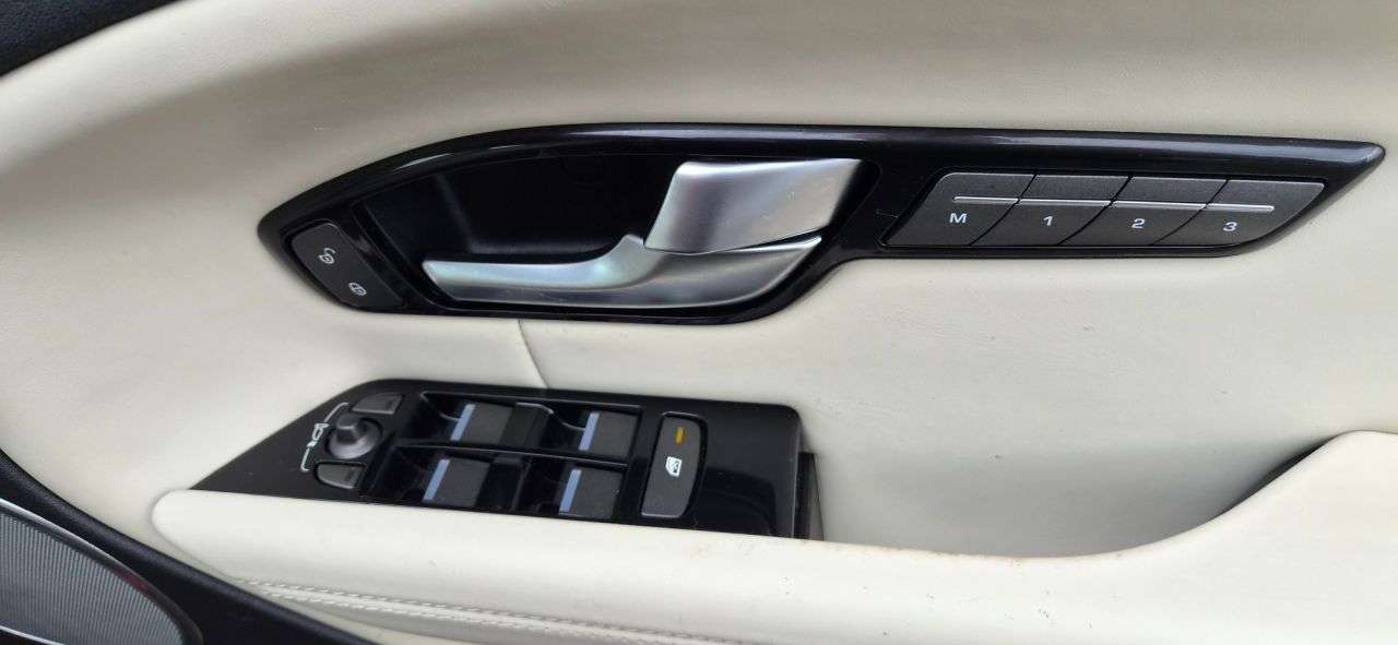 2018 LAND ROVER RANGE ROVER EVOQUE 2018 LAND ROVER RANGE ROVER EVOQUE