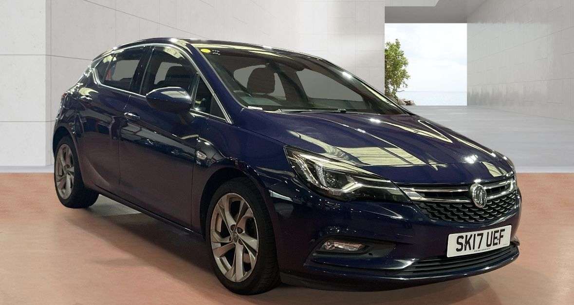 A 2017 VAUXHALL ASTRA 1.6 CDTi BiTurbo SRi Hatchback 5dr Diesel Manual Euro 6 (s/s) (160 ps) A 2017 VAUXHALL ASTRA 1.6 CDTi BiTurbo SRi Hatchback 5dr Diesel Manual Euro 6 (s/s) (160 ps)