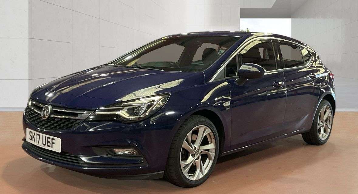 A 2017 VAUXHALL ASTRA 1.6 CDTi BiTurbo SRi Hatchback 5dr Diesel Manual Euro 6 (s/s) (160 ps) A 2017 VAUXHALL ASTRA 1.6 CDTi BiTurbo SRi Hatchback 5dr Diesel Manual Euro 6 (s/s) (160 ps)