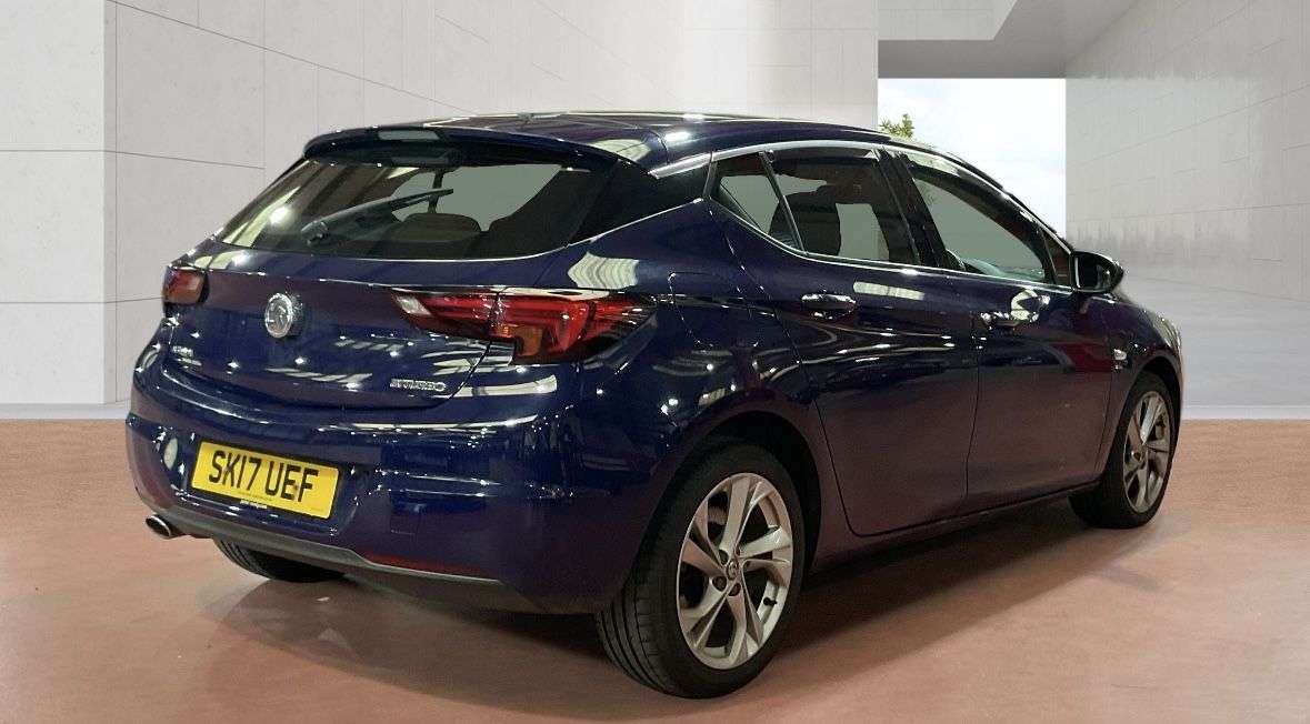 A 2017 VAUXHALL ASTRA 1.6 CDTi BiTurbo SRi Hatchback 5dr Diesel Manual Euro 6 (s/s) (160 ps) A 2017 VAUXHALL ASTRA 1.6 CDTi BiTurbo SRi Hatchback 5dr Diesel Manual Euro 6 (s/s) (160 ps)
