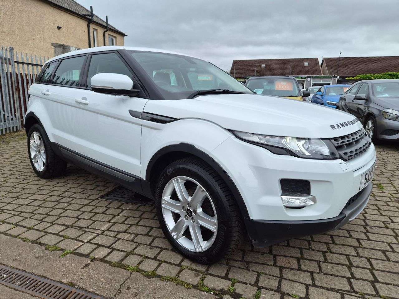 A 2013 LAND ROVER RANGE ROVER EVOQUE 2.2 SD4 Pure SUV 5dr Diesel Manual 4WD Euro 5 (s/s) (190 ps) A 2013 LAND ROVER RANGE ROVER EVOQUE 2.2 SD4 Pure SUV 5dr Diesel Manual 4WD Euro 5 (s/s) (190 ps)