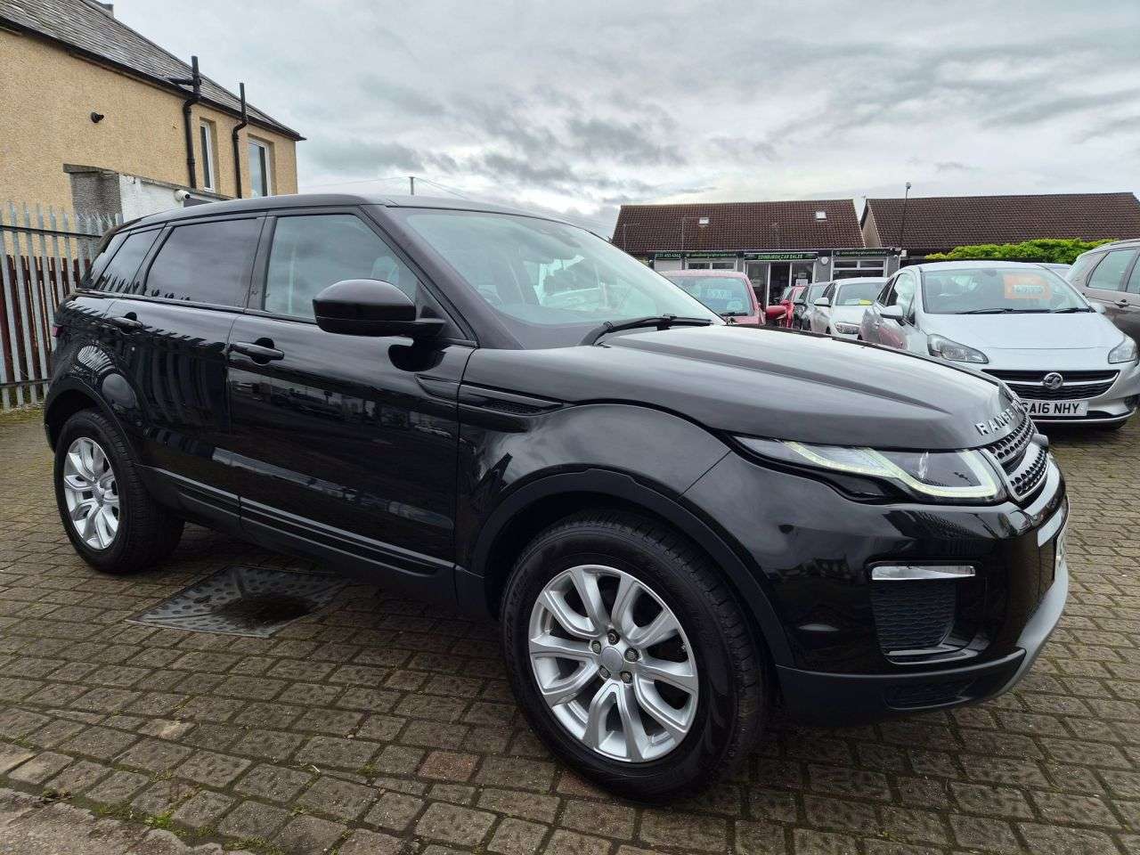 A 2016 LAND ROVER RANGE ROVER EVOQUE 2.0 TD4 SE Tech SUV 5dr Diesel Auto 4WD Euro 6 (s/s) (180 ps) A 2016 LAND ROVER RANGE ROVER EVOQUE 2.0 TD4 SE Tech SUV 5dr Diesel Auto 4WD Euro 6 (s/s) (180 ps)