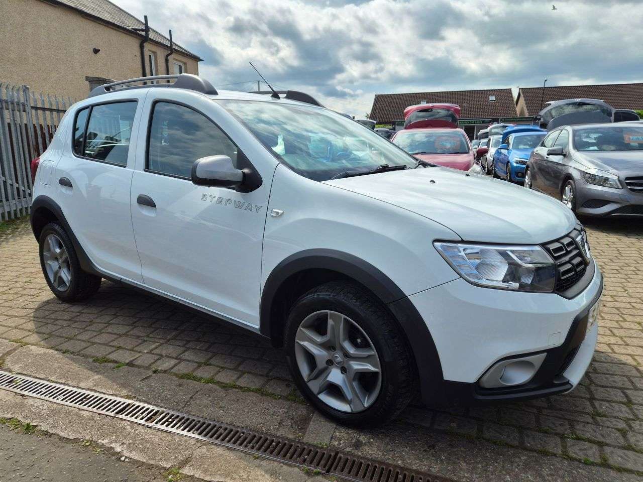 A 2017 DACIA SANDERO STEPWAY 1.5 dCi Laureate Hatchback 5dr Diesel Manual Euro 6 (s/s) (90 ps) A 2017 DACIA SANDERO STEPWAY 1.5 dCi Laureate Hatchback 5dr Diesel Manual Euro 6 (s/s) (90 ps)