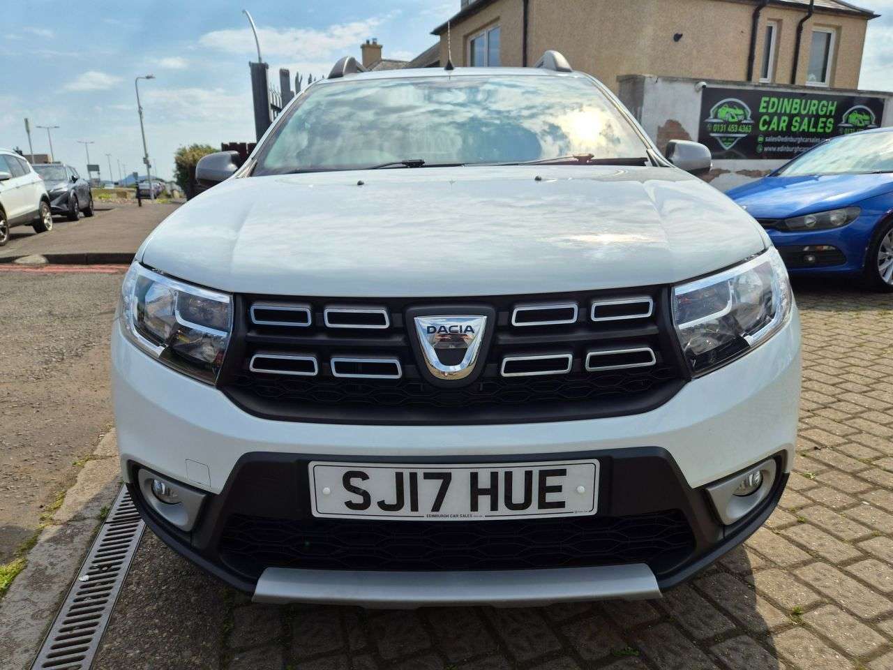 A 2017 DACIA SANDERO STEPWAY 1.5 dCi Laureate Hatchback 5dr Diesel Manual Euro 6 (s/s) (90 ps) A 2017 DACIA SANDERO STEPWAY 1.5 dCi Laureate Hatchback 5dr Diesel Manual Euro 6 (s/s) (90 ps)