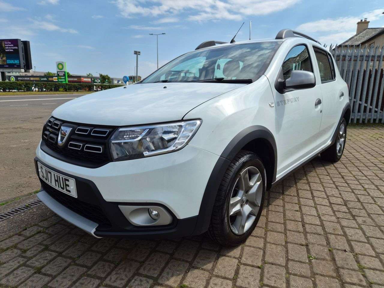 A 2017 DACIA SANDERO STEPWAY 1.5 dCi Laureate Hatchback 5dr Diesel Manual Euro 6 (s/s) (90 ps) A 2017 DACIA SANDERO STEPWAY 1.5 dCi Laureate Hatchback 5dr Diesel Manual Euro 6 (s/s) (90 ps)