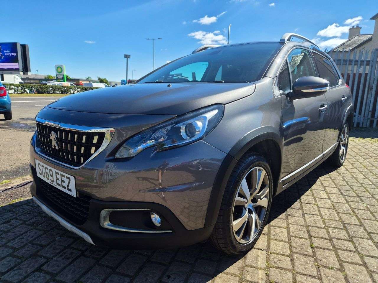 A 2019 PEUGEOT 2008 1.5 BlueHDi Allure SUV 5dr Diesel Manual Euro 6 (s/s) (100 ps) A 2019 PEUGEOT 2008 1.5 BlueHDi Allure SUV 5dr Diesel Manual Euro 6 (s/s) (100 ps)
