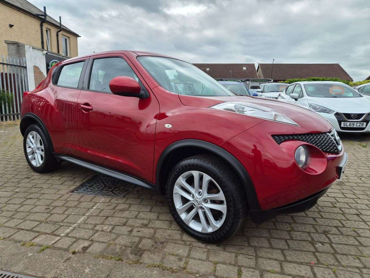 A 2014 NISSAN JUKE 1.6 Acenta SUV 5dr Petrol Manual Euro 5 (s/s) (117 ps) A 2014 NISSAN JUKE 1.6 Acenta SUV 5dr Petrol Manual Euro 5 (s/s) (117 ps)