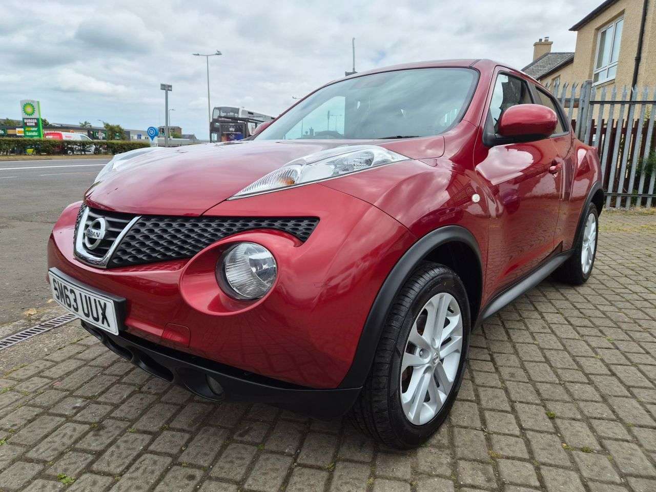 A 2014 NISSAN JUKE 1.6 Acenta SUV 5dr Petrol Manual Euro 5 (s/s) (117 ps) A 2014 NISSAN JUKE 1.6 Acenta SUV 5dr Petrol Manual Euro 5 (s/s) (117 ps)