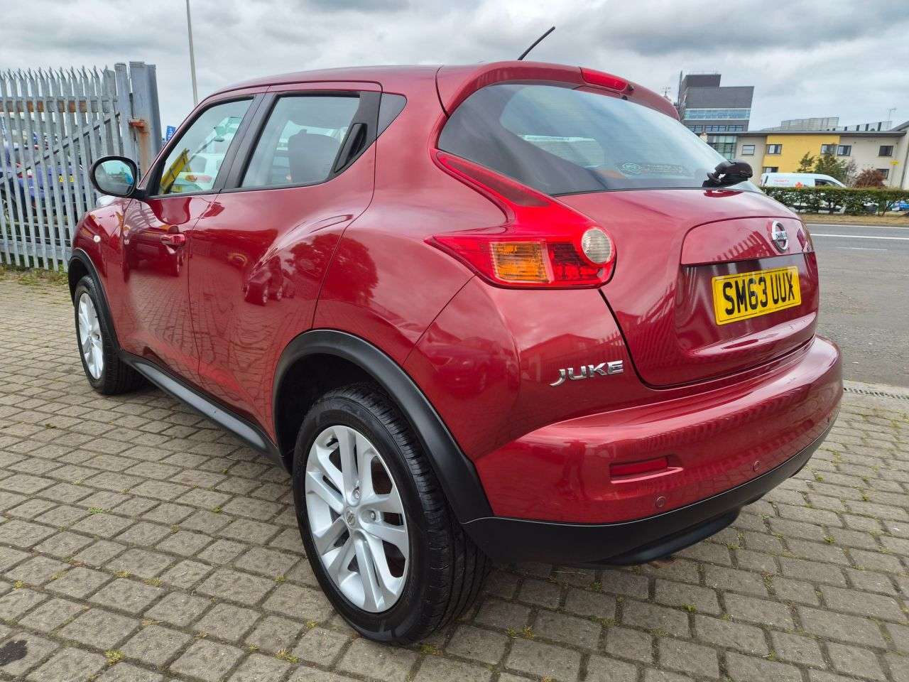 A 2014 NISSAN JUKE 1.6 Acenta SUV 5dr Petrol Manual Euro 5 (s/s) (117 ps) A 2014 NISSAN JUKE 1.6 Acenta SUV 5dr Petrol Manual Euro 5 (s/s) (117 ps)