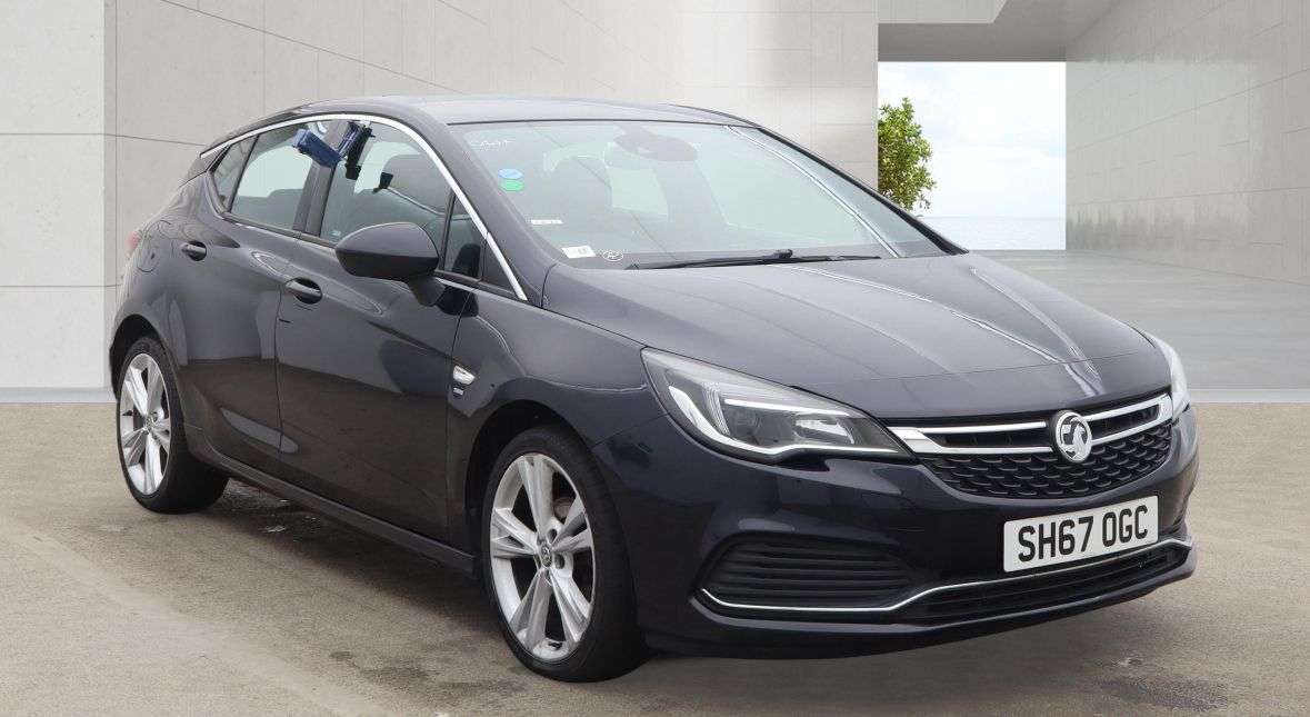 A 2017 VAUXHALL ASTRA 1.6 CDTi ecoTEC BlueInjection SRi VX Line Nav Hatchback 5dr Diesel Manual E A 2017 VAUXHALL ASTRA 1.6 CDTi ecoTEC BlueInjection SRi VX Line Nav Hatchback 5dr Diesel Manual E