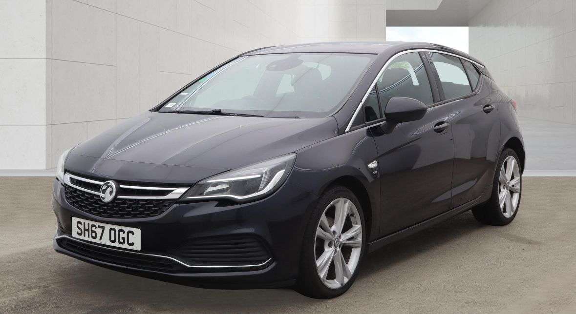 A 2017 VAUXHALL ASTRA 1.6 CDTi ecoTEC BlueInjection SRi VX Line Nav Hatchback 5dr Diesel Manual E A 2017 VAUXHALL ASTRA 1.6 CDTi ecoTEC BlueInjection SRi VX Line Nav Hatchback 5dr Diesel Manual E