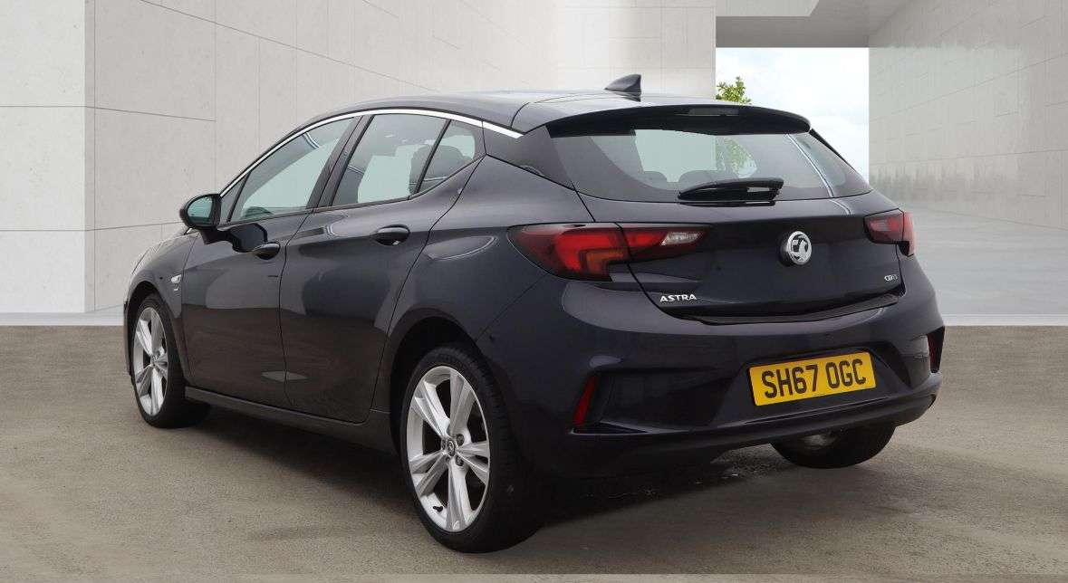 A 2017 VAUXHALL ASTRA 1.6 CDTi ecoTEC BlueInjection SRi VX Line Nav Hatchback 5dr Diesel Manual E A 2017 VAUXHALL ASTRA 1.6 CDTi ecoTEC BlueInjection SRi VX Line Nav Hatchback 5dr Diesel Manual E