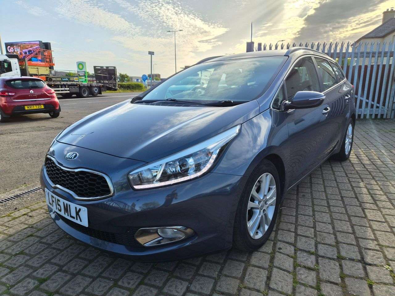 A 2015 KIA CEED 1.6 CRDi EcoDynamics 2 Sportswagon 5dr Diesel Manual Euro 5 (s/s) (126 bhp) A 2015 KIA CEED 1.6 CRDi EcoDynamics 2 Sportswagon 5dr Diesel Manual Euro 5 (s/s) (126 bhp)