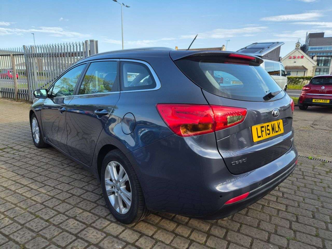 A 2015 KIA CEED 1.6 CRDi EcoDynamics 2 Sportswagon 5dr Diesel Manual Euro 5 (s/s) (126 bhp) A 2015 KIA CEED 1.6 CRDi EcoDynamics 2 Sportswagon 5dr Diesel Manual Euro 5 (s/s) (126 bhp)