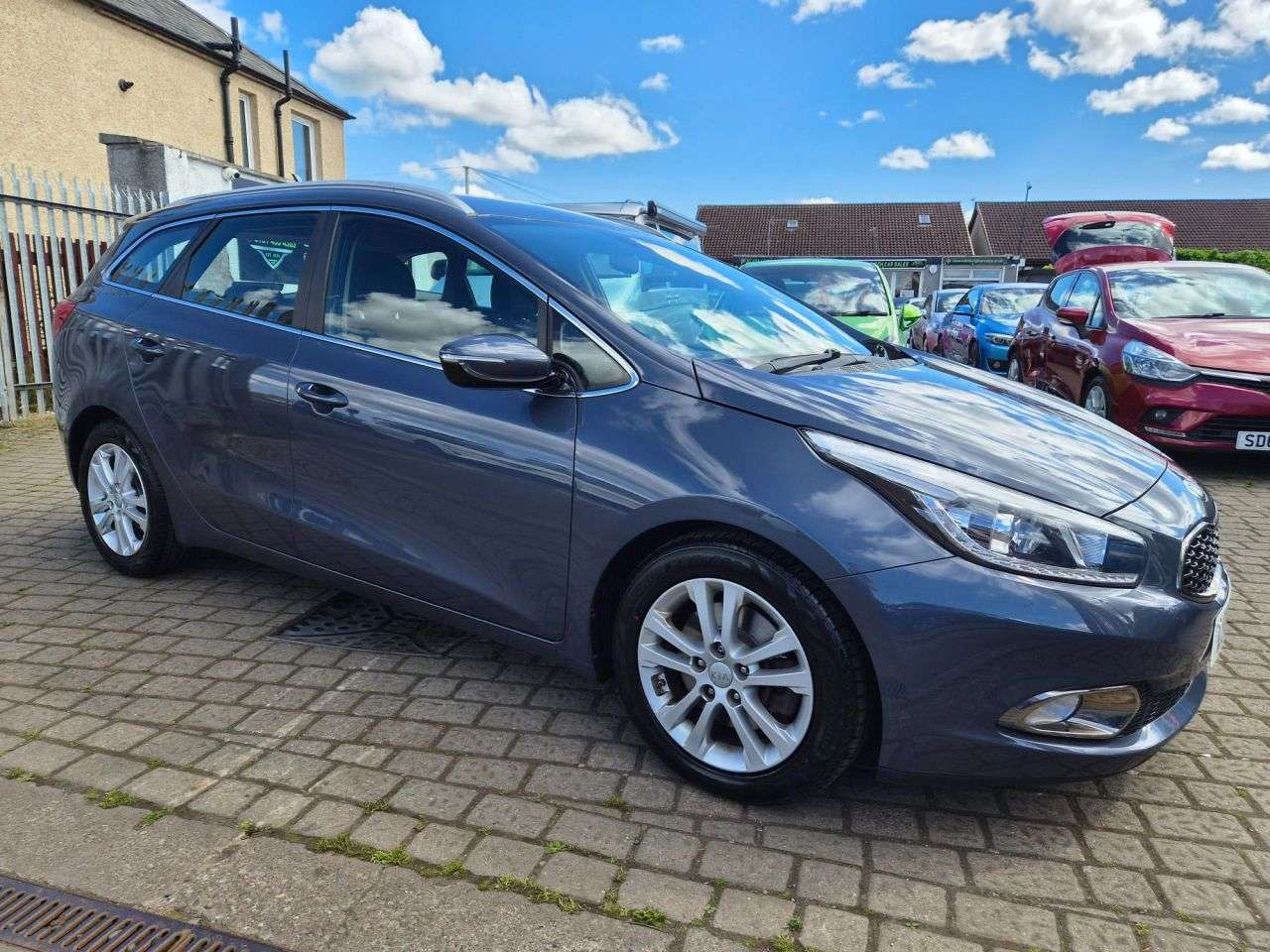 A 2015 KIA CEED 1.6 CRDi EcoDynamics 2 Sportswagon 5dr Diesel Manual Euro 5 (s/s) (126 bhp) A 2015 KIA CEED 1.6 CRDi EcoDynamics 2 Sportswagon 5dr Diesel Manual Euro 5 (s/s) (126 bhp)