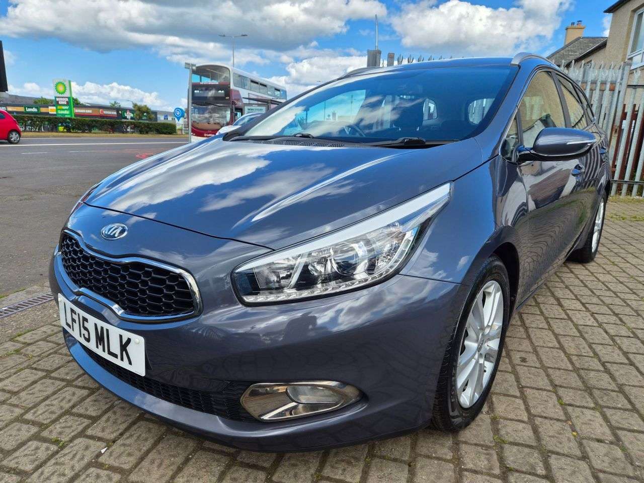 A 2015 KIA CEED 1.6 CRDi EcoDynamics 2 Sportswagon 5dr Diesel Manual Euro 5 (s/s) (126 bhp) A 2015 KIA CEED 1.6 CRDi EcoDynamics 2 Sportswagon 5dr Diesel Manual Euro 5 (s/s) (126 bhp)
