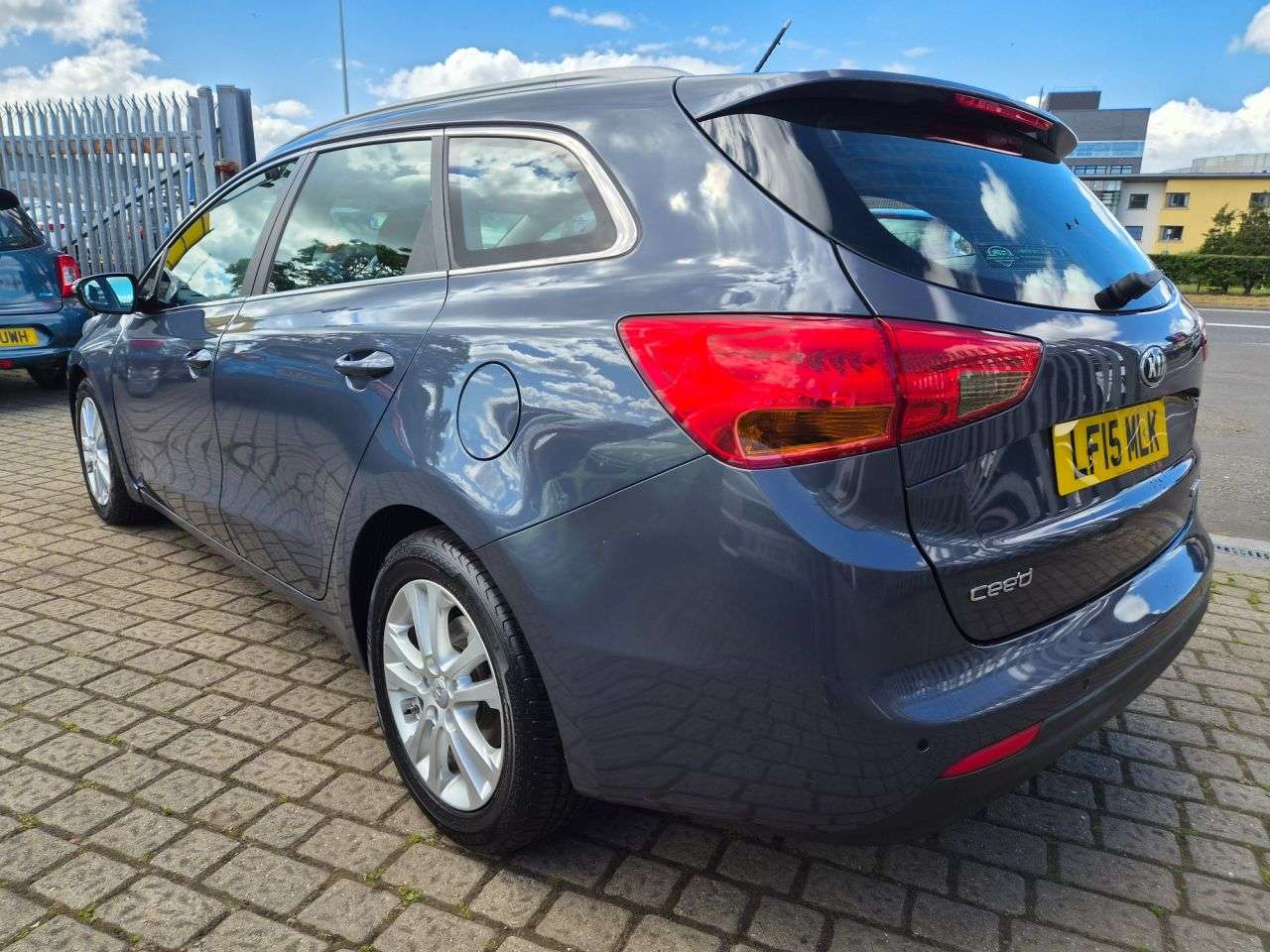 A 2015 KIA CEED 1.6 CRDi EcoDynamics 2 Sportswagon 5dr Diesel Manual Euro 5 (s/s) (126 bhp) A 2015 KIA CEED 1.6 CRDi EcoDynamics 2 Sportswagon 5dr Diesel Manual Euro 5 (s/s) (126 bhp)