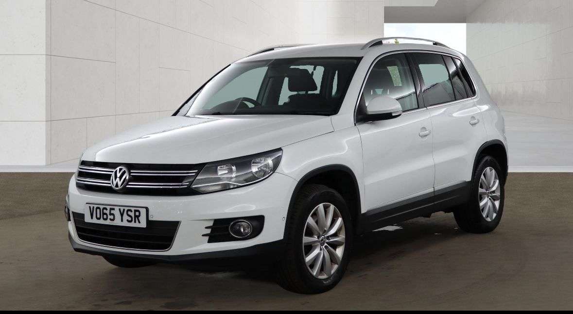 A 2015 VOLKSWAGEN TIGUAN 2.0 TDI BlueMotion Tech Match SUV 5dr Diesel DSG 4WD Euro 6 (s/s) (150 ps) A 2015 VOLKSWAGEN TIGUAN 2.0 TDI BlueMotion Tech Match SUV 5dr Diesel DSG 4WD Euro 6 (s/s) (150 ps)