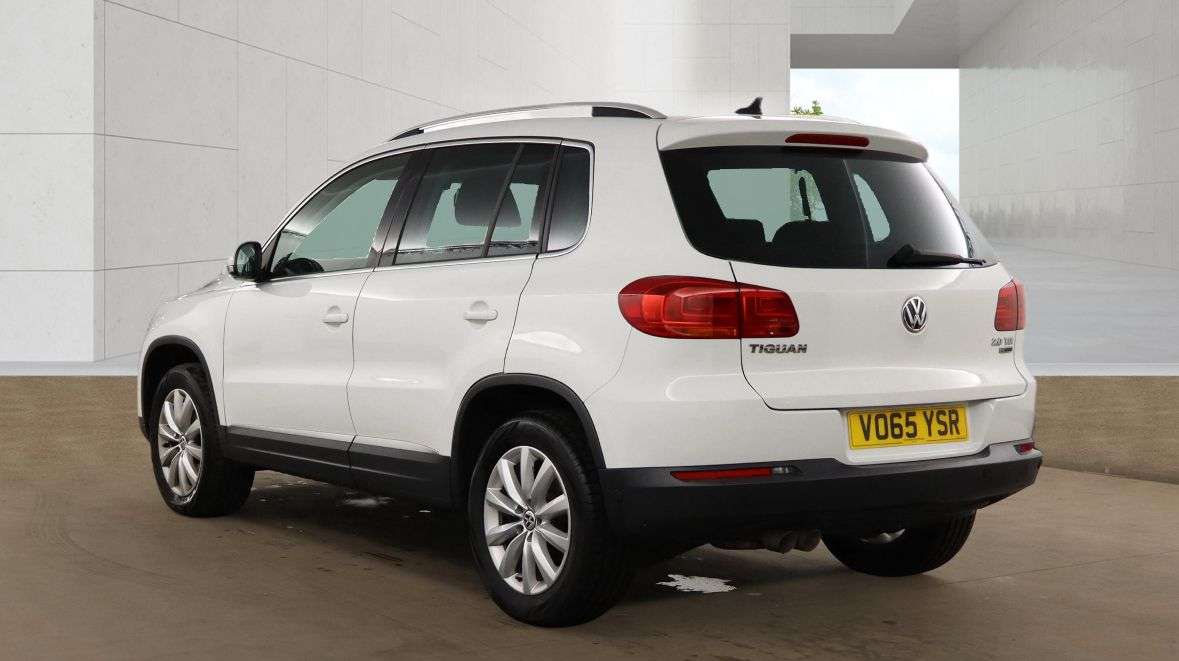A 2015 VOLKSWAGEN TIGUAN 2.0 TDI BlueMotion Tech Match SUV 5dr Diesel DSG 4WD Euro 6 (s/s) (150 ps) A 2015 VOLKSWAGEN TIGUAN 2.0 TDI BlueMotion Tech Match SUV 5dr Diesel DSG 4WD Euro 6 (s/s) (150 ps)