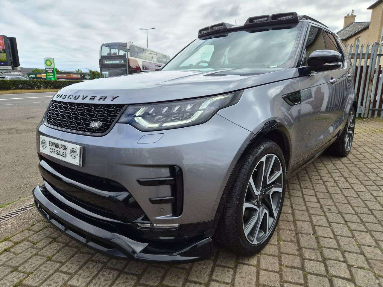 A 2000 LAND ROVER DISCOVERY SDV6 HSE LUXURY A 2000 LAND ROVER DISCOVERY SDV6 HSE LUXURY