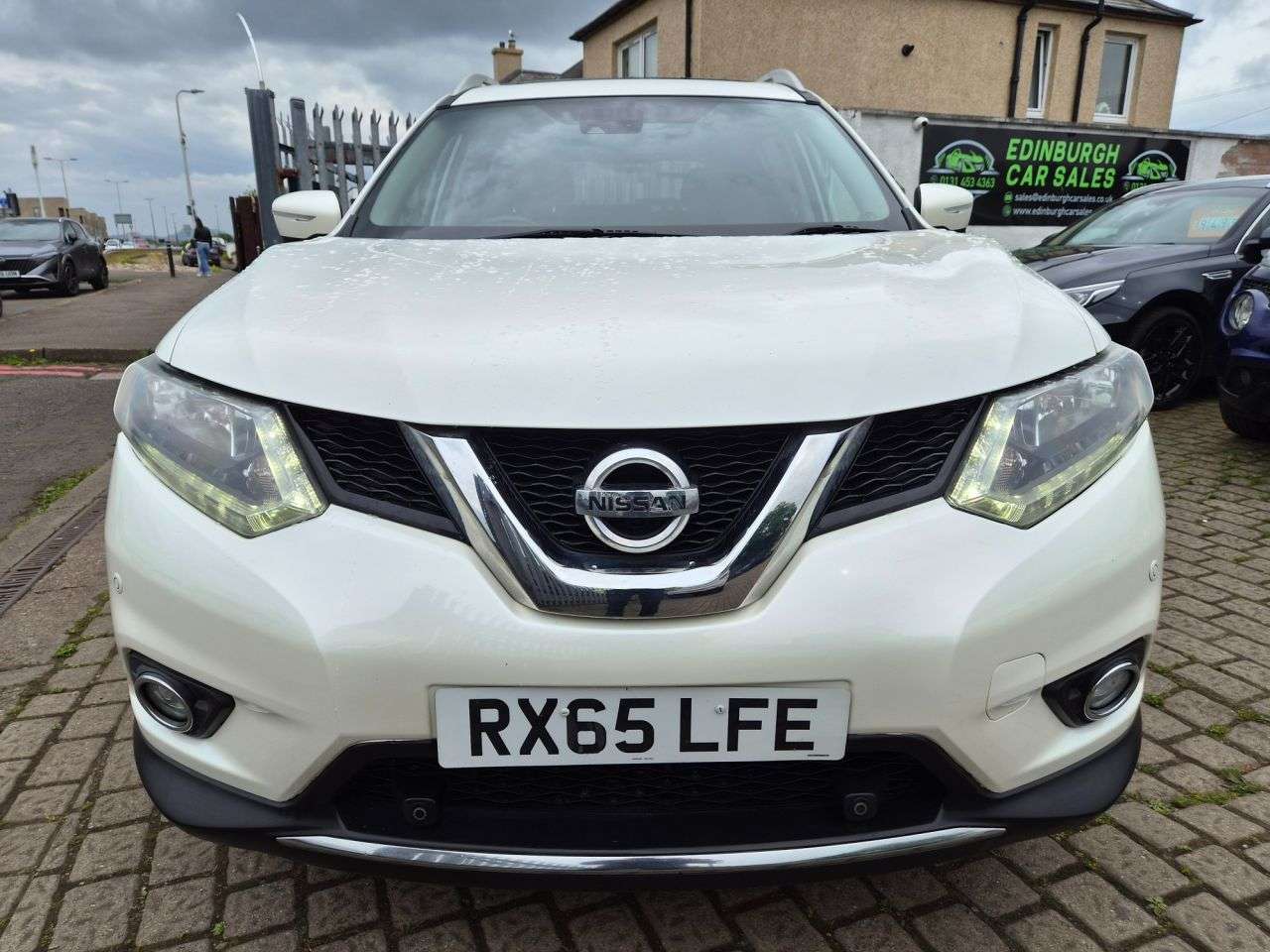 A 2015 NISSAN X-TRAIL 1.6 A 2015 NISSAN X-TRAIL 1.6