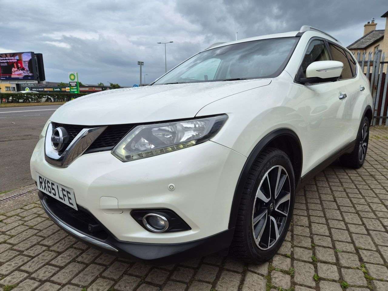 A 2015 NISSAN X-TRAIL 1.6 A 2015 NISSAN X-TRAIL 1.6