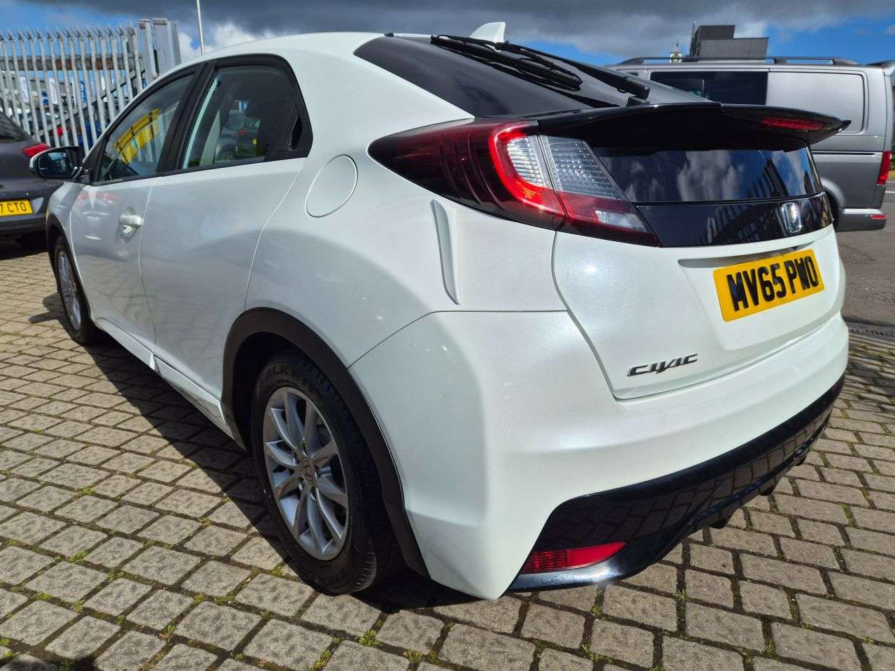 A 2015 HONDA CIVIC 1.4 i-VTEC S Hatchback 5dr Petrol Manual Euro 6 (s/s) (100 ps) A 2015 HONDA CIVIC 1.4 i-VTEC S Hatchback 5dr Petrol Manual Euro 6 (s/s) (100 ps)
